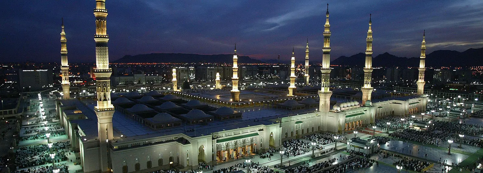Die Prophetenmoschee in Medina bei Nacht